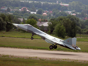 Второй образец новейшего российского истребителя Т-50